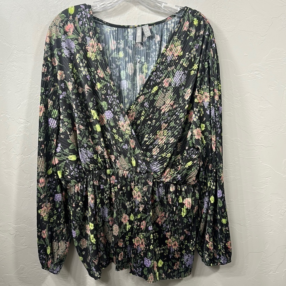 ASOS curve Plisse asymmetric wrap top in dark floral print size 18. NWT